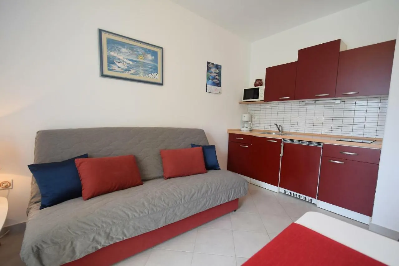 Apartments Andrea Malinska 0*,